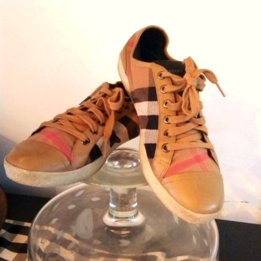 ❤️BURBERRY LEATHER & CANVAS SNEAKERS ♥️